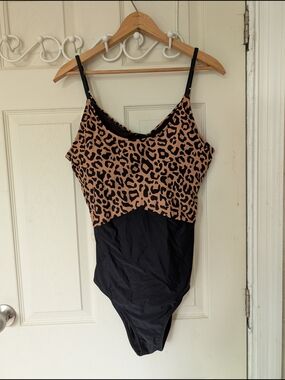Coral Reef Leopard Print Black One-Piece Swimsuit L 12/14
